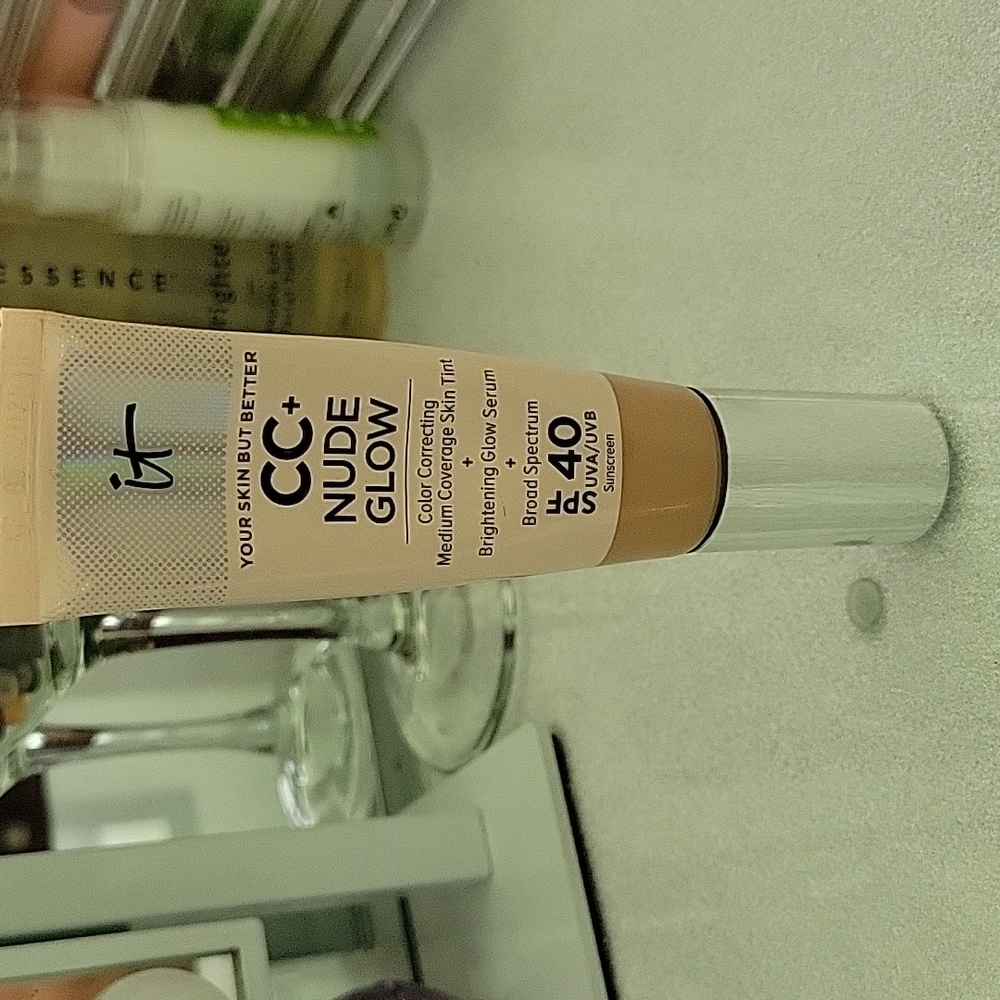IT Cosmetics CC+ Nude‎ Glow Lightweight Foundation Glow Serum Light